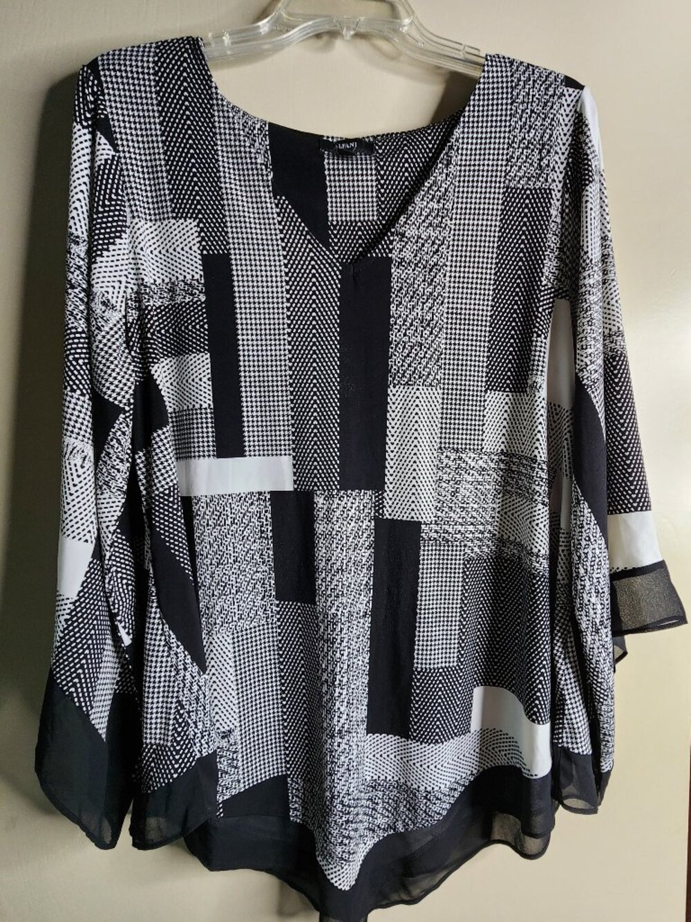 Alfani Plus V‑Neck Top with pointed hem – Black/White Print, Sheer Trim, 2X